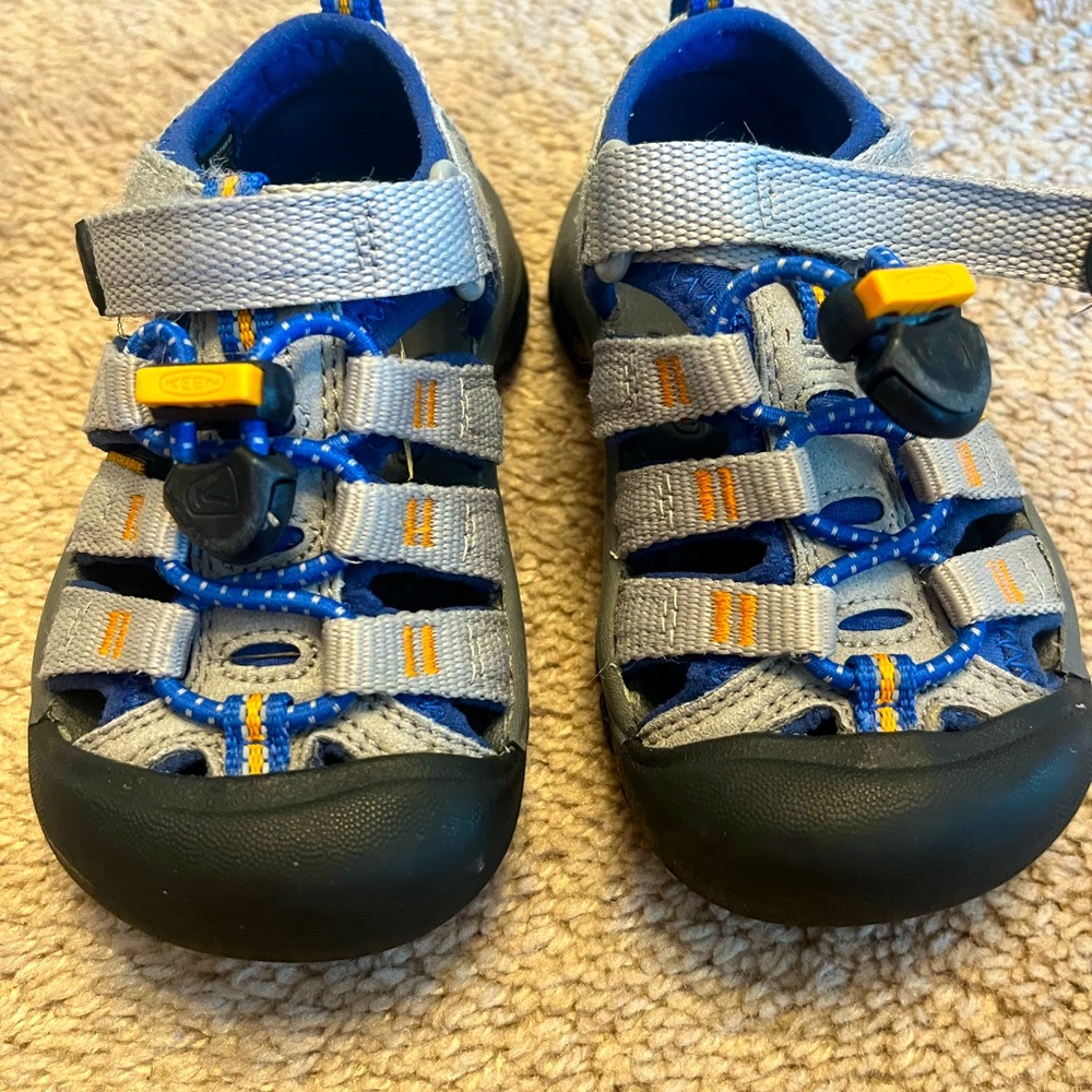 Keen sandals size 8t